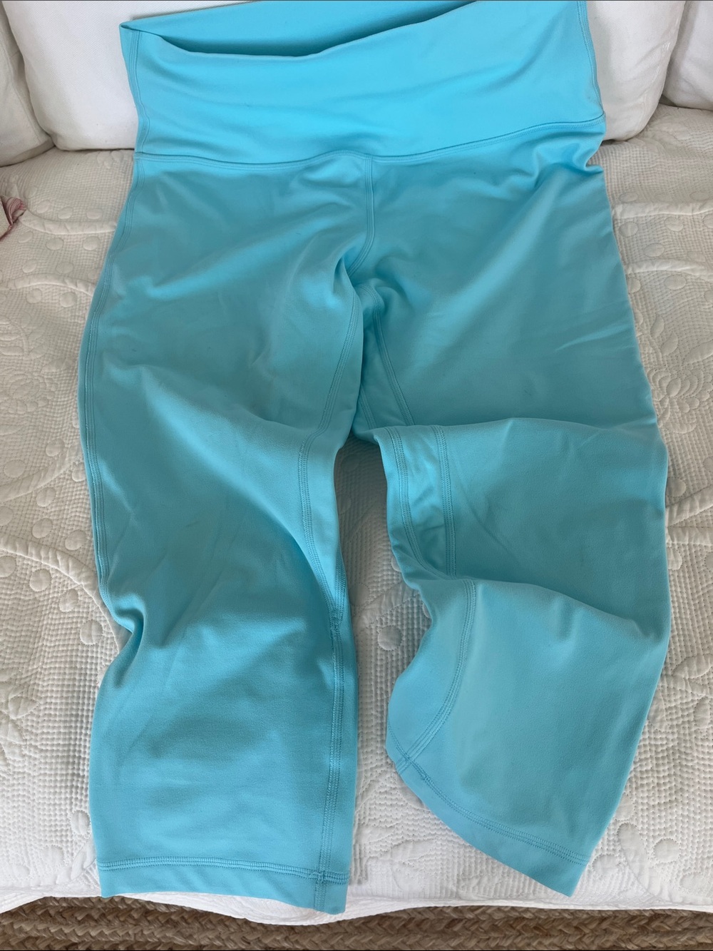 lululemon athletica Aqua Cropped Leggings